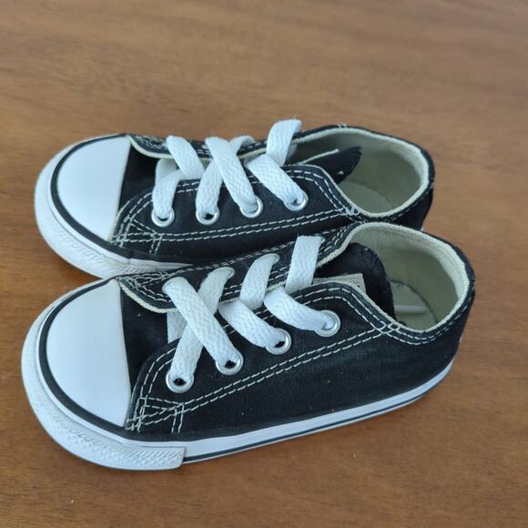 Converse Chuck Taylor All Star low tops black toddler little kids size 6 - Picture 2 of 9